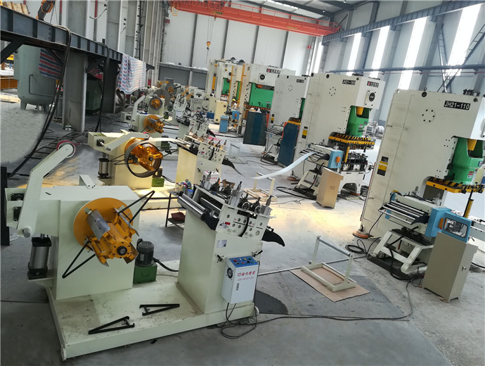 厚板二合一開卷整平機(jī)數(shù)控伺服送料機(jī)配沖床實例